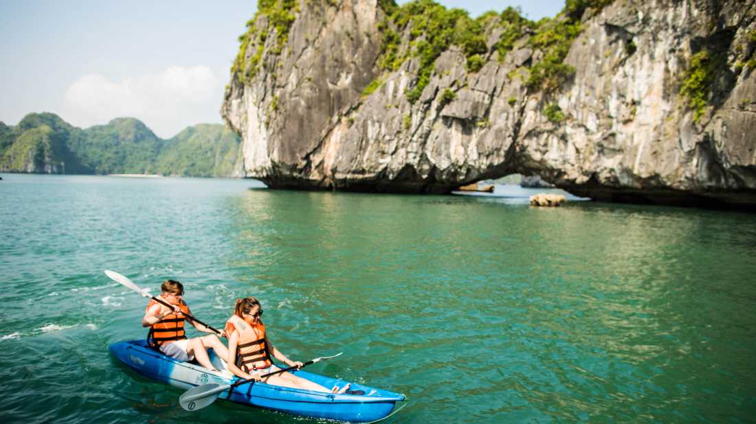 Ha Long Bay kayaking