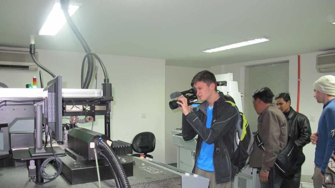Students touring the Tilganga Eye Clinic in Kathmandu |  Greg Pike